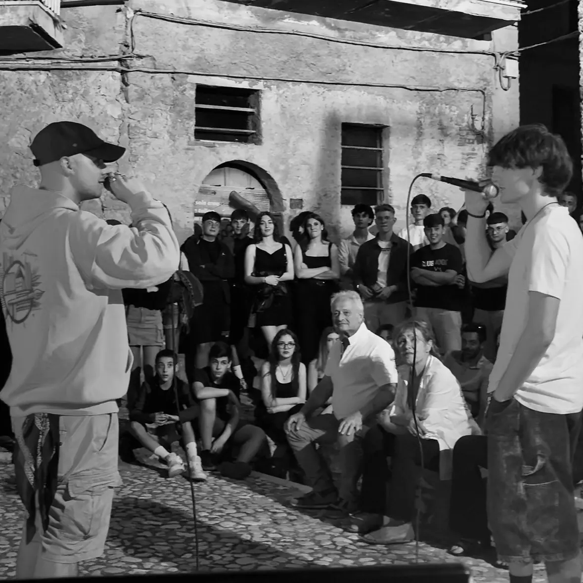 Spit Session audience and live performance